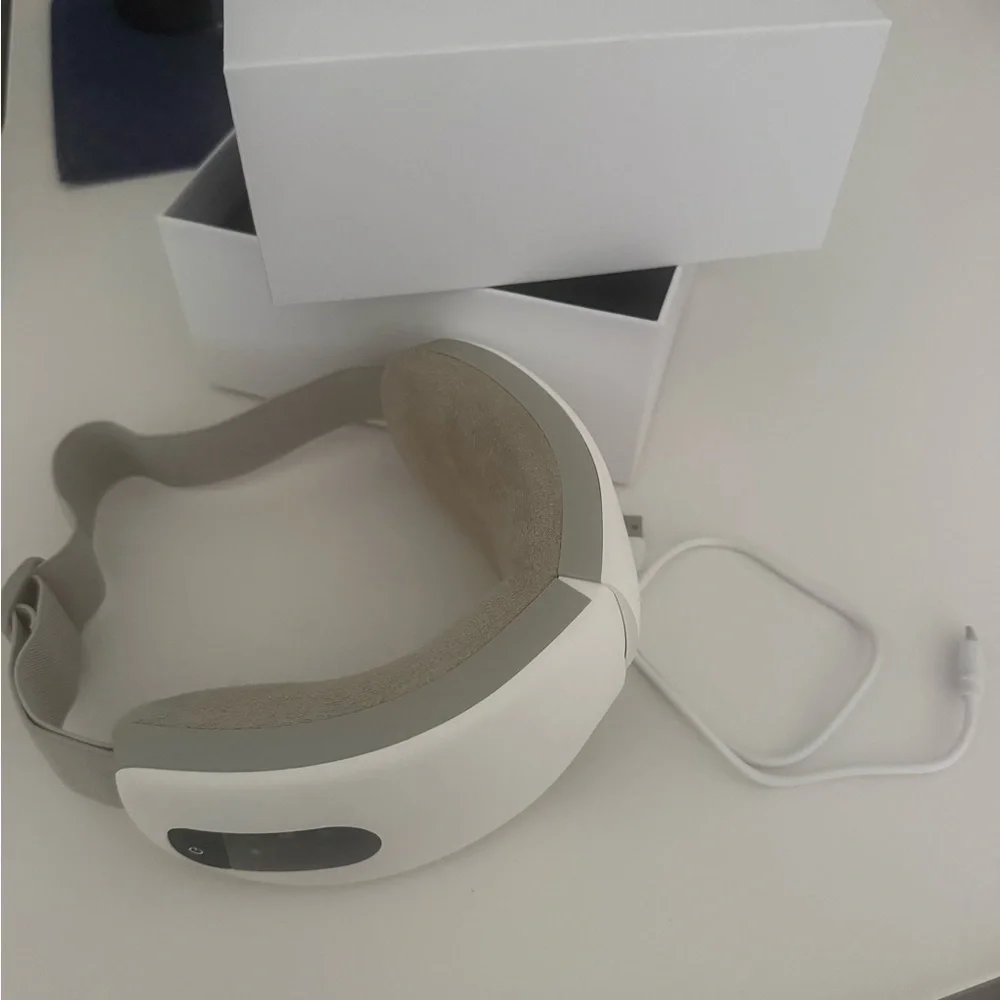 White Heated Eye Massager with Vibration Therapy